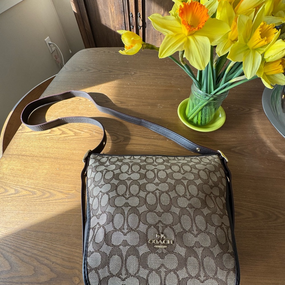 Coach Brown Signature Crossbody Bag ne - Picture 3 of 16